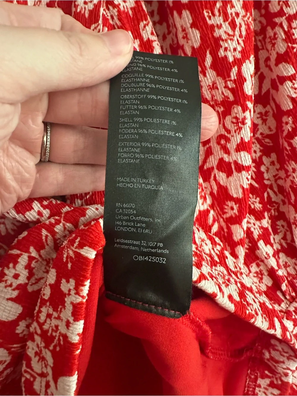 ANTHROPOLOGIE Red and White Floral Puff Sleeve Top - Medium